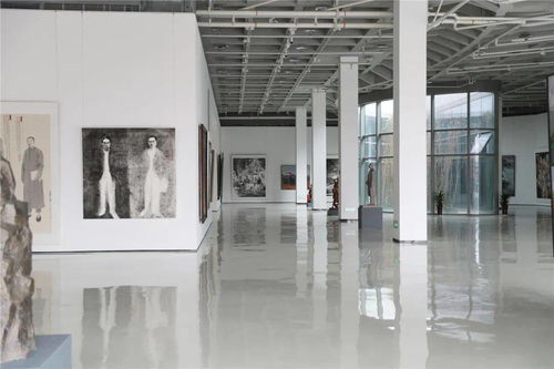 藝術(shù)與商業(yè)的交融 百年江蘇美術(shù)精品創(chuàng)作工程作品展張家港站啟幕，聯(lián)動(dòng)建筑裝飾材料銷售新風(fēng)尚